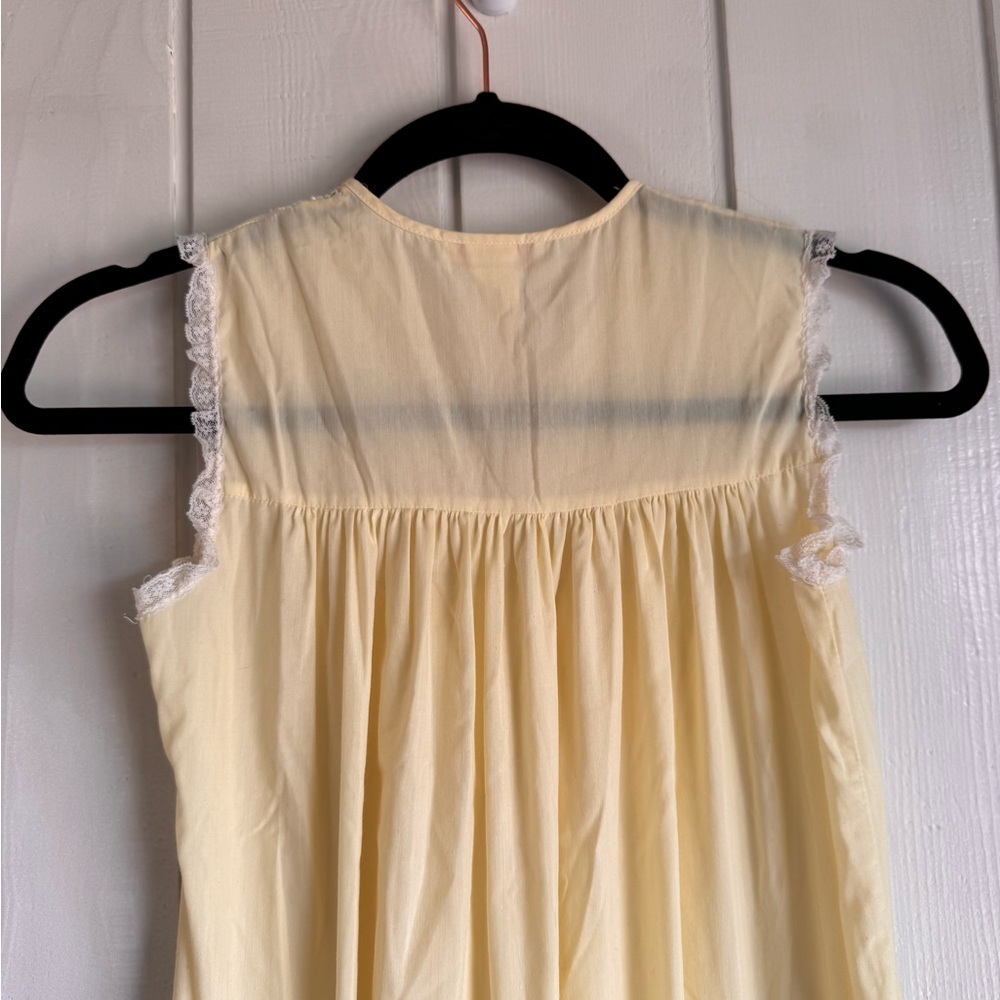 Vintage Women's Dress in Soft Yellow - Picture 4 of 5